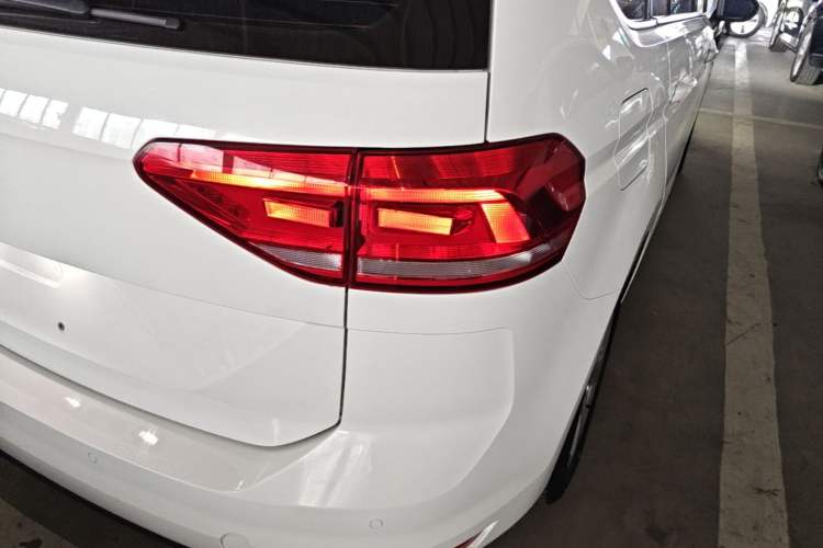 Used Volkswagen Touran 2018 Volkswagen Touran L 280TSI DSG Style Edition 7 Seats China VI Standard Right Rear Taillight