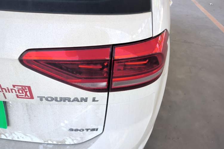 Used Volkswagen Touran 2018 Volkswagen Touran L 280TSI DSG Comfort Edition 7 Seats China VI Standard Right Rear Taillight