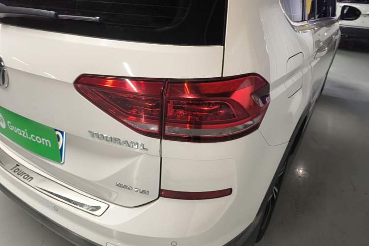 Used Volkswagen Touran 2018 Volkswagen Touran L 280TSI DSG Boundary Edition 7 Seats China V Emission Standard Right Rear Taillight