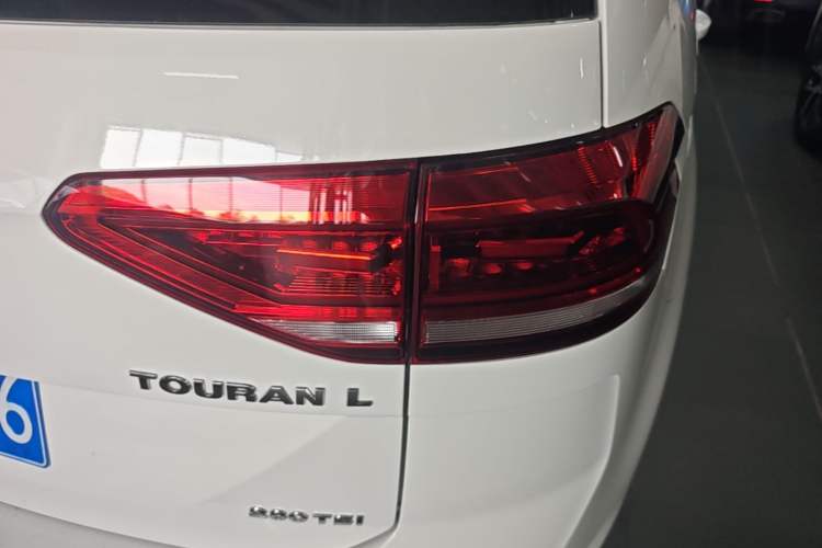 Used Volkswagen Touran 2018 Volkswagen Touran L 280TSI DSG Comfort Edition 7 Seats China V Emission Standard Right Rear Taillight