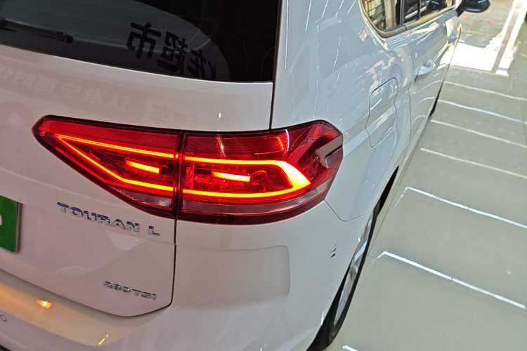 Used Volkswagen Touran 2018 Volkswagen Touran L 280TSI DSG Comfort Edition 7 Seats China V Emission Standard Right Rear Taillight