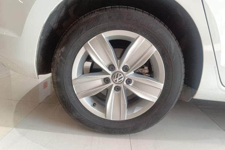 Used Volkswagen Touran 2018 Volkswagen Touran L 280TSI DSG Style Edition 7 Seats China VI Standard Right Rear Wheel Hub