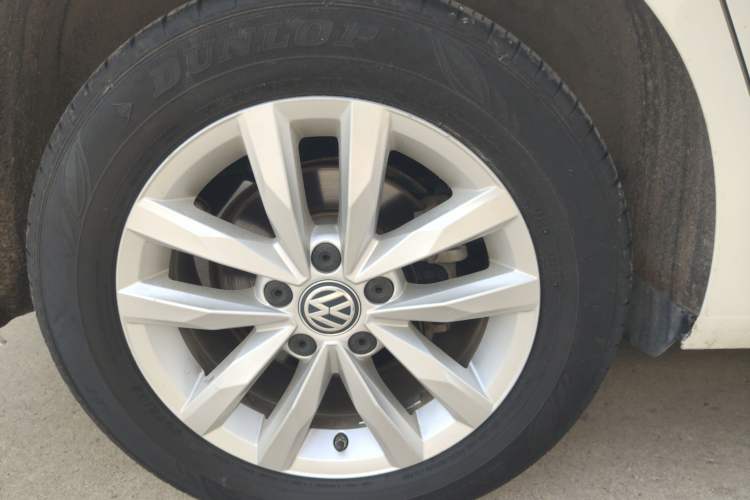 Used Volkswagen Touran 2018 Volkswagen Touran L 280TSI DSG Comfort Edition 7 Seats China VI Standard Right Rear Wheel Hub