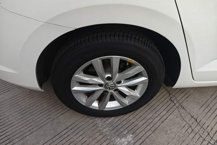 Used Volkswagen Touran 2018 Volkswagen Touran L 280TSI DSG Comfort Edition 7 Seats China V Emission Standard Right Rear Wheel Hub