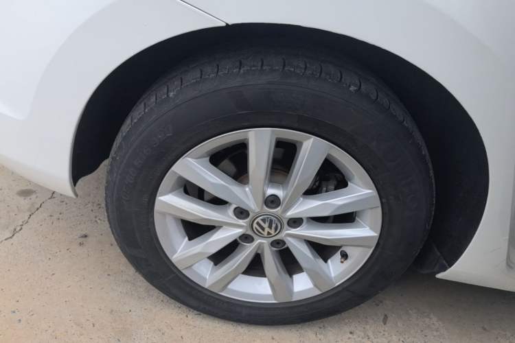 Used Volkswagen Touran 2018 Volkswagen Touran L 280TSI DSG Comfort Edition 7 Seats China VI Standard Right Rear Wheel Hub
