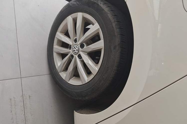 Used Volkswagen Touran 2018 Volkswagen Touran L 280TSI DSG Comfort Edition 7 Seats China VI Standard Right Rear Wheel Hub