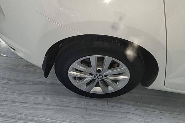 Used Volkswagen Touran 2018 Volkswagen Touran L 280TSI DSG Comfort Edition 7 Seats China V Emission Standard Right Rear Wheel Hub