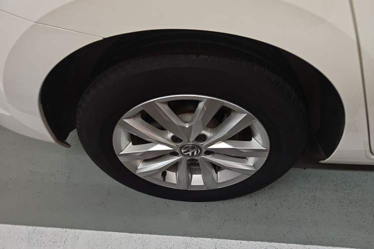 Used Volkswagen Touran 2018 Volkswagen Touran L 280TSI DSG Comfort Edition 7 Seats China V Emission Standard Right Rear Wheel Hub