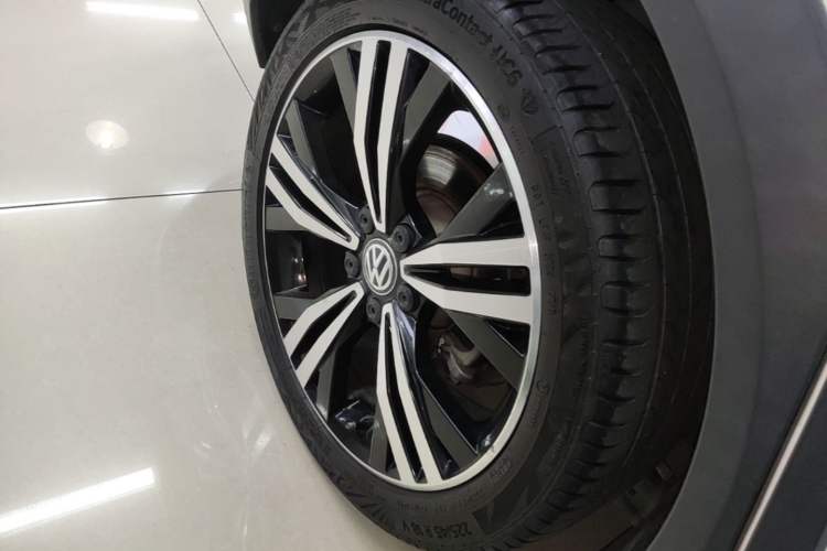 Used Volkswagen Touran 2018 Volkswagen Touran L 280TSI DSG Boundary Edition 6-Seater China VI Standard Right Rear Wheel Hub