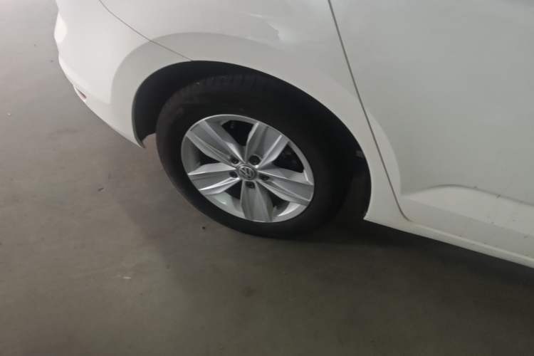 Used Volkswagen Touran 2018 Volkswagen Touran L 280TSI Manual Trend Edition Right Rear Wheel Hub