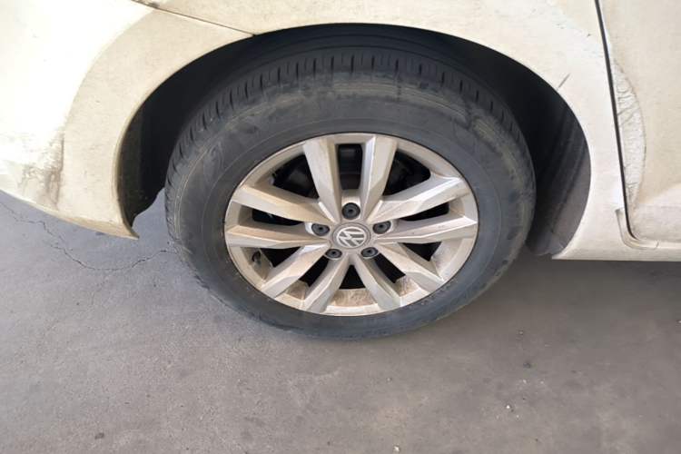 Used Volkswagen Touran 2018 Volkswagen Touran L 280TSI DSG Comfort Edition 7 Seats China VI Standard Right Rear Wheel Hub