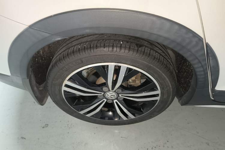 Used Volkswagen Touran 2018 Volkswagen Touran L 280TSI DSG Boundary Edition 7 Seats China V Emission Standard Right Rear Wheel Hub