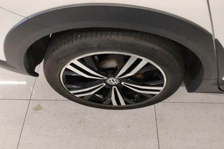 Used Volkswagen Touran 2018 Volkswagen Touran L 280TSI DSG Boundary Edition 7 Seats China V Emission Standard Right Rear Wheel Hub