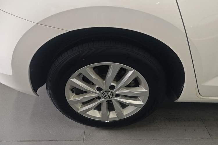 Used Volkswagen Touran 2018 Volkswagen Touran L 280TSI DSG Comfort Edition 7 Seats China V Emission Standard Right Rear Wheel Hub