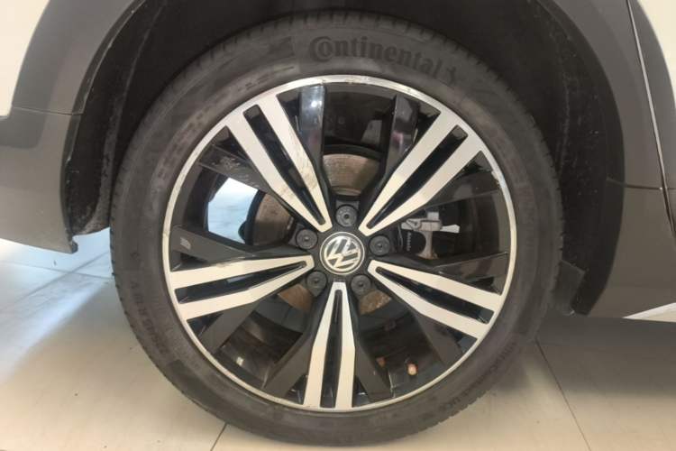 Used Volkswagen Touran 2018 Volkswagen Touran L 280TSI DSG Boundary Edition 7 Seats China VI Standard Right Rear Wheel Hub