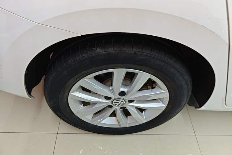 Used Volkswagen Touran 2018 Volkswagen Touran L 280TSI DSG Comfort Edition 7 Seats China V Emission Standard Right Rear Wheel Hub