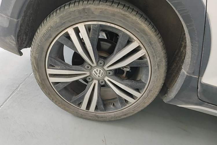 Used Volkswagen Touran 2018 Volkswagen Touran L 280TSI DSG Boundary Edition 7 Seats China VI Standard Right Rear Wheel Hub