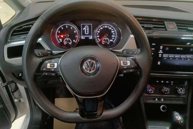Used Volkswagen Touran 2018 Volkswagen Touran L 280TSI DSG Style Edition 7 Seats China VI Standard Steering Wheel