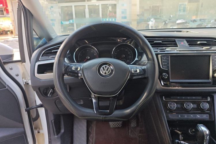 Used Volkswagen Touran 2018 Volkswagen Touran L 280TSI DSG Boundary Edition 7 Seats China V Emission Standard Steering Wheel
