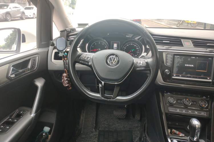 Used Volkswagen Touran 2018 Volkswagen Touran L 280TSI DSG Boundary Edition 7 Seats China VI Standard Steering Wheel