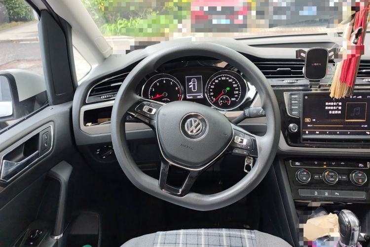 Used Volkswagen Touran 2018 Volkswagen Touran L 280TSI DSG Comfort Edition 7 Seats China V Emission Standard Steering Wheel