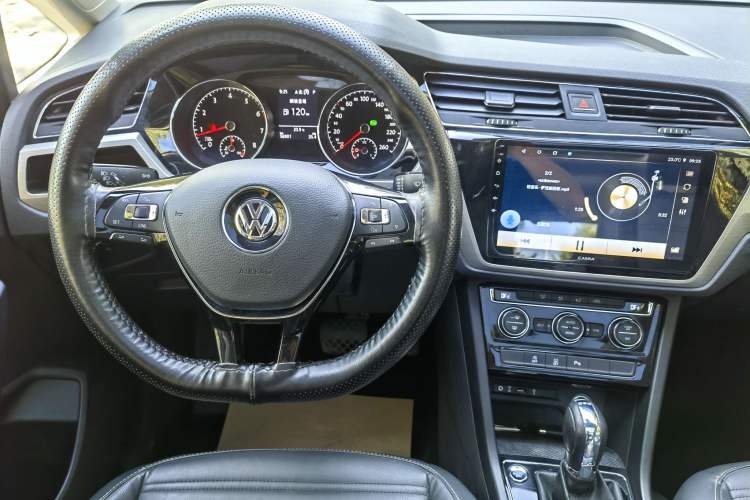 Used Volkswagen Touran 2018 Volkswagen Touran L 280TSI DSG Boundary Edition 6-Seater China VI Standard Steering Wheel