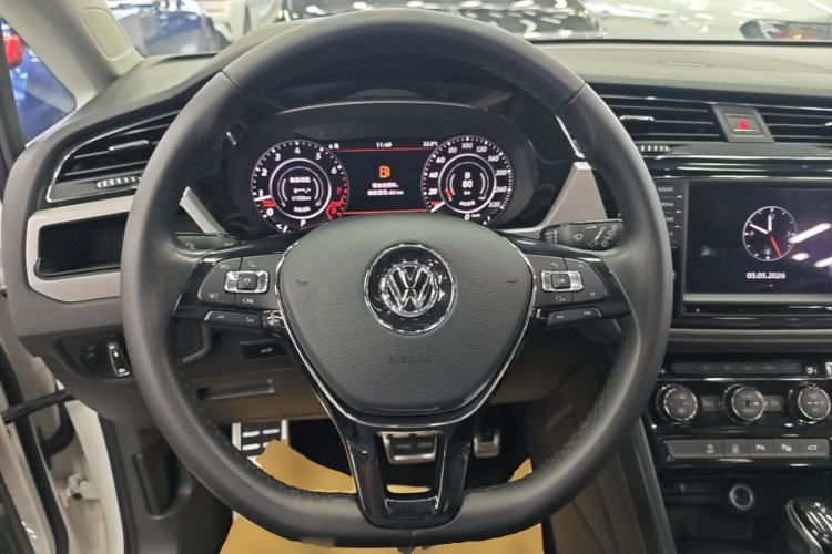 Used Volkswagen Touran 2018 Volkswagen Touran L 280TSI DSG Comfort Edition 7-seater Steering Wheel