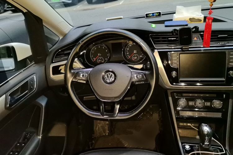Used Volkswagen Touran 2018 Volkswagen Touran L 280TSI DSG Boundary Edition 7 Seats China VI Standard Steering Wheel