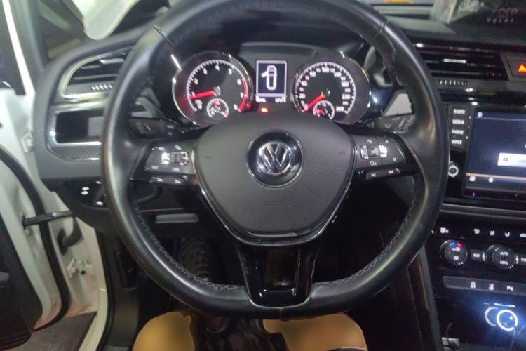 Used Volkswagen Touran 2018 Volkswagen Touran L 280TSI DSG Boundary Edition 7 Seats China VI Standard Steering Wheel