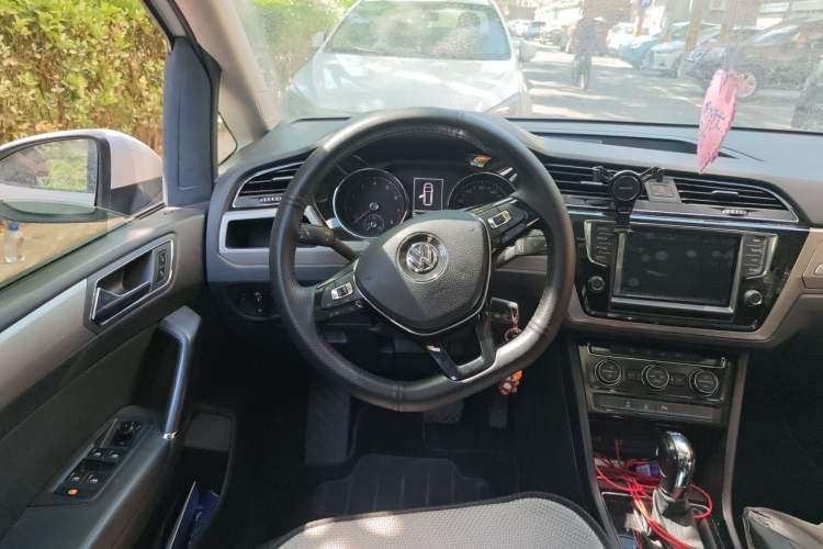 Used Volkswagen Touran 2018 Volkswagen Touran L 280TSI DSG Comfort Edition 7 Seats China V Emission Standard Steering Wheel