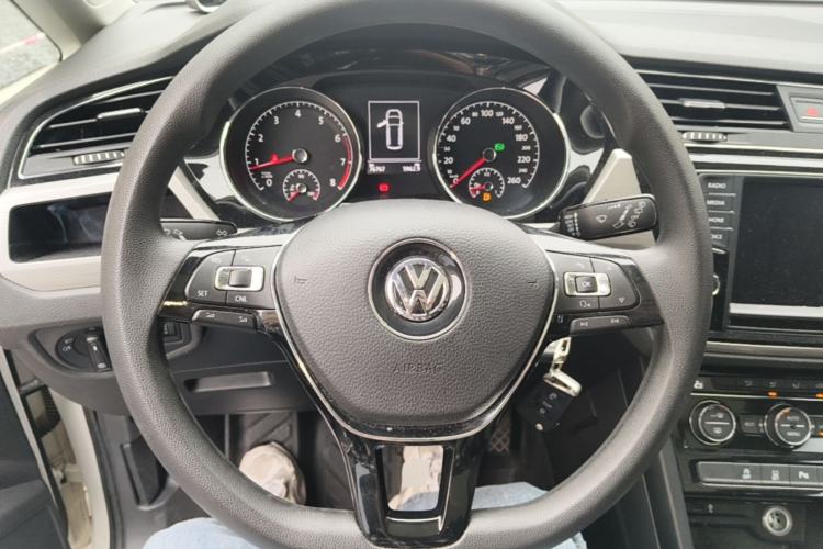 Used Volkswagen Touran 2018 Volkswagen Touran L 280TSI DSG Comfort Edition 7 Seats China V Emission Standard Steering Wheel