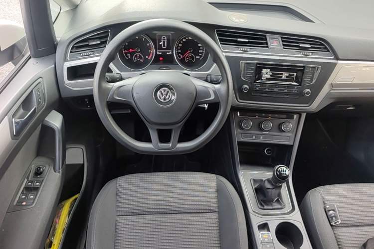 Used Volkswagen Touran 2018 Volkswagen Touran L 280TSI Manual Trend Edition Steering Wheel