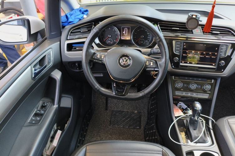 Used Volkswagen Touran 2018 Volkswagen Touran L 280TSI DSG Comfort Edition 7 Seats China V Emission Standard Steering Wheel