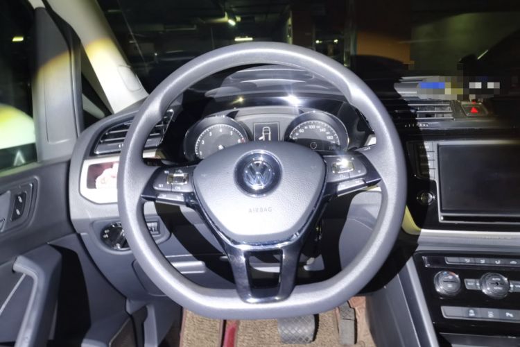 Used Volkswagen Touran 2018 Volkswagen Touran L 280TSI DSG Comfort Edition 7 Seats China V Emission Standard Steering Wheel