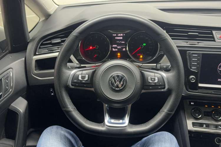 Used Volkswagen Touran 2018 Volkswagen Touran L 280TSI DSG Comfort Edition 6-seater Steering Wheel