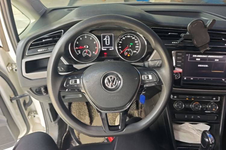 Used Volkswagen Touran 2018 Volkswagen Touran L 280TSI DSG Comfort Edition 7 Seats China V Emission Standard Steering Wheel