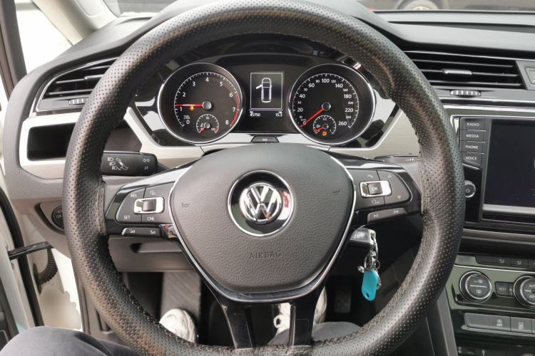 Used Volkswagen Touran 2018 Volkswagen Touran L 280TSI DSG Comfort Edition 7 Seats China VI Standard Steering Wheel