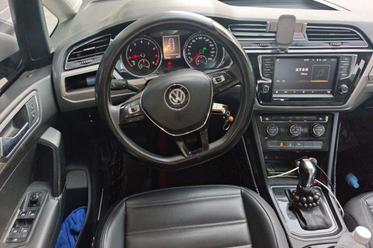 Used Volkswagen Touran 2018 Volkswagen Touran L 280TSI DSG Comfort Edition 7 Seats China V Emission Standard Steering Wheel