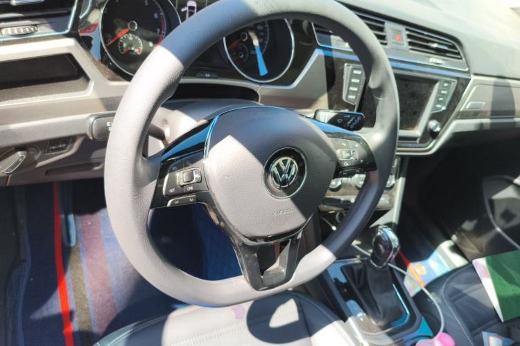Used Volkswagen Touran 2018 Volkswagen Touran L 280TSI DSG Comfort Edition 7 Seats China V Emission Standard Steering Wheel