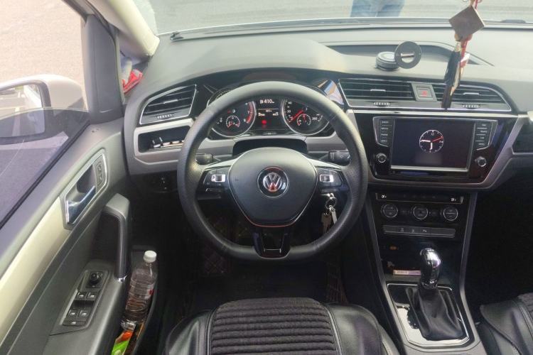 Used Volkswagen Touran 2018 Volkswagen Touran L 280TSI DSG Comfort Edition 7 Seats China V Emission Standard Steering Wheel