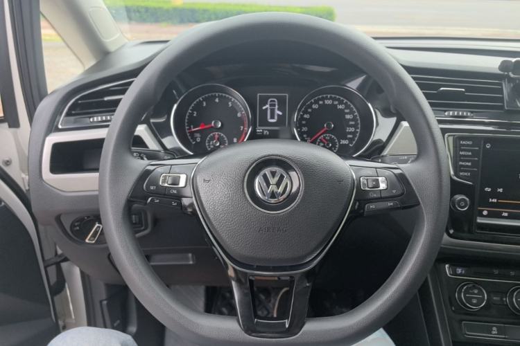 Used Volkswagen Touran 2018 Volkswagen Touran L 280TSI DSG Comfort Edition 7 Seats China VI Standard Steering Wheel