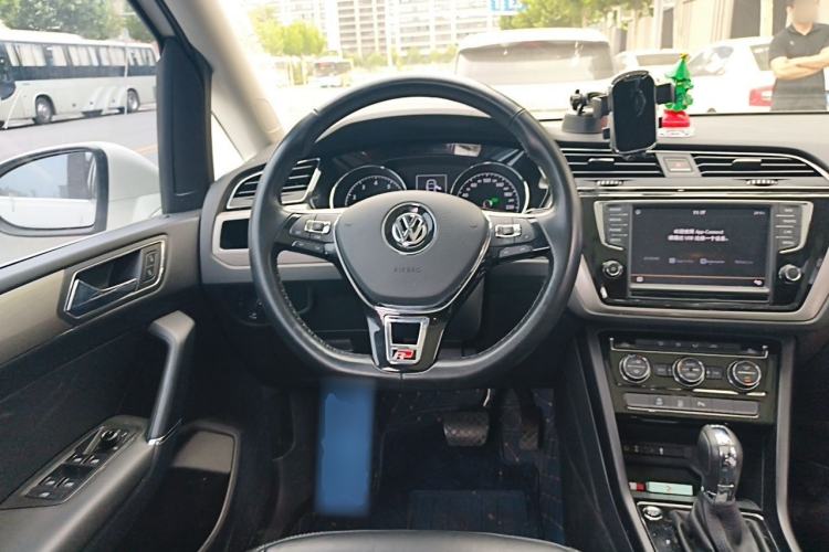Used Volkswagen Touran 2018 Volkswagen Touran L 280TSI DSG Boundary Edition 7 Seats China V Emission Standard Steering Wheel