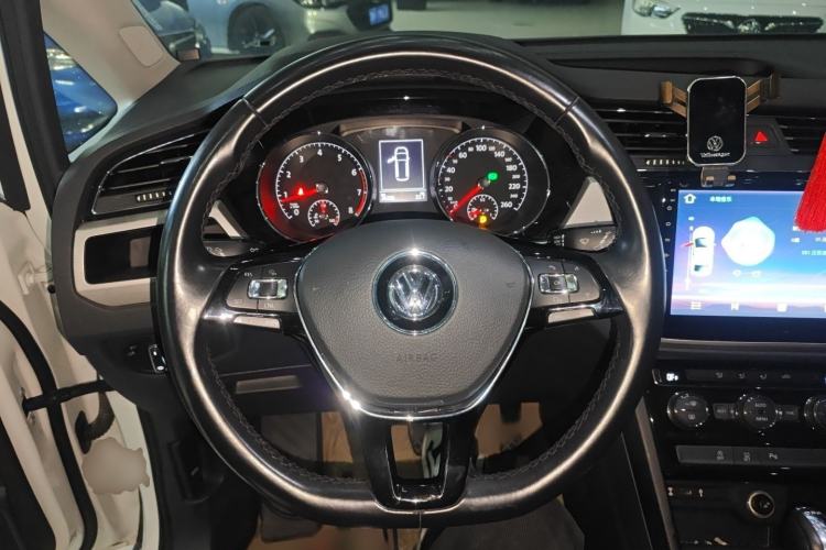 Used Volkswagen Touran 2018 Volkswagen Touran L 280TSI DSG Boundary Edition 6-Seater China VI Standard Steering Wheel