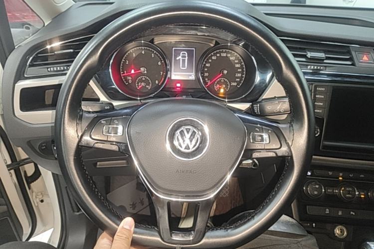 Used Volkswagen Touran 2018 Volkswagen Touran L 280TSI DSG Comfort Edition 7 Seats China V Emission Standard Steering Wheel