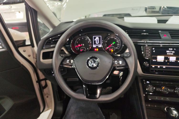 Used Volkswagen Touran 2018 Volkswagen Touran L 280TSI DSG Comfort Edition 7 Seats China V Emission Standard Steering Wheel