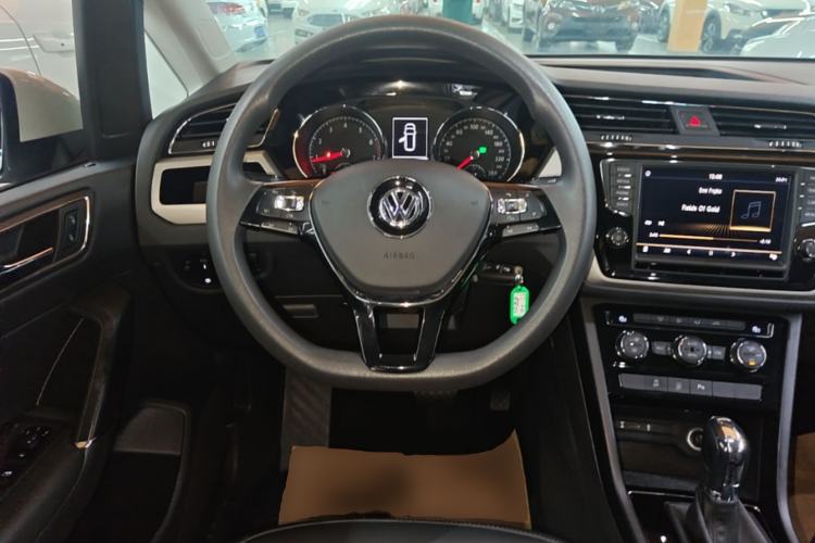 Used Volkswagen Touran 2018 Volkswagen Touran L 280TSI DSG Comfort Edition 7 Seats China V Emission Standard Steering Wheel