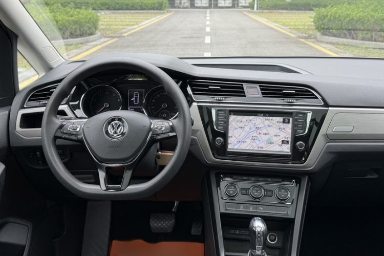Used Volkswagen Touran 2018 Volkswagen Touran L 280TSI DSG Comfort Edition 7 Seats China V Emission Standard Steering Wheel