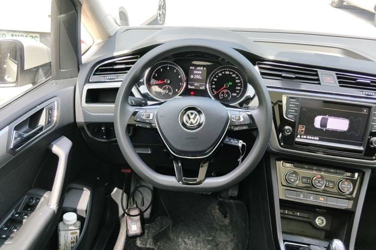Used Volkswagen Touran 2018 Volkswagen Touran L 280TSI DSG Comfort Edition 7 Seats China VI Standard Steering Wheel
