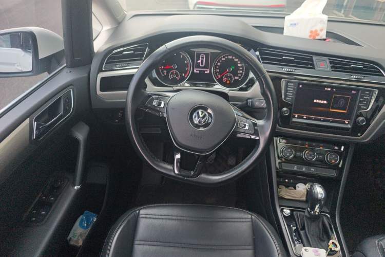 Used Volkswagen Touran 2018 Volkswagen Touran L 280TSI DSG Boundary Edition 7 Seats China V Emission Standard Steering Wheel