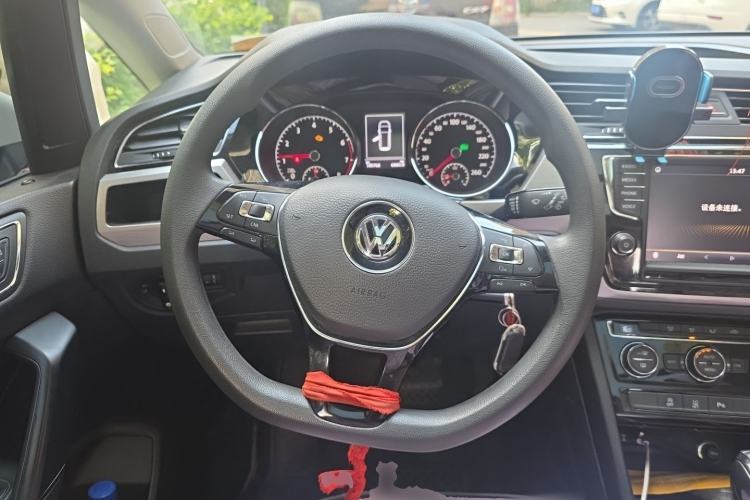 Used Volkswagen Touran 2018 Volkswagen Touran L 280TSI DSG Comfort Edition 7 Seats China VI Standard Steering Wheel